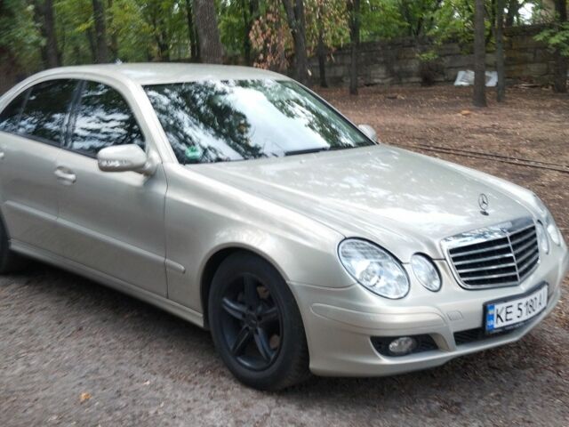 Мерседес Е-Класс 2007 в Кривом Роге на Automoto.ua Серый Мерседес Е-Класс, объемом двигателя 2.1 л и пробегом 370 тыс. км за 8000 $, фото 1 на Automoto.ua