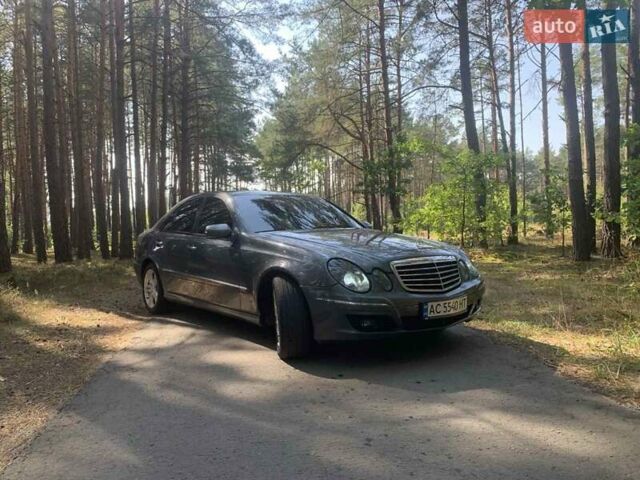 Сірий Мерседес Е-Клас, об'ємом двигуна 2.2 л та пробігом 330 тис. км за 9600 $, фото 11 на Automoto.ua