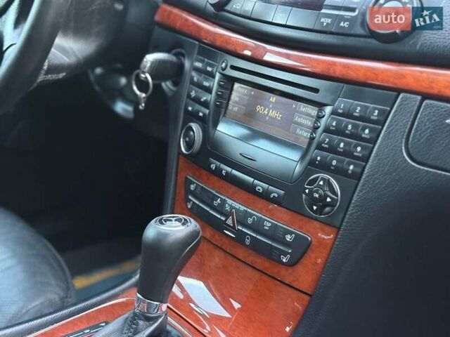 Сірий Мерседес Е-Клас, об'ємом двигуна 3 л та пробігом 366 тис. км за 10700 $, фото 26 на Automoto.ua