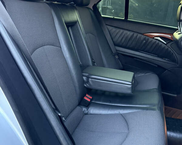 Сірий Мерседес Е-Клас, об'ємом двигуна 2.2 л та пробігом 295 тис. км за 9999 $, фото 40 на Automoto.ua