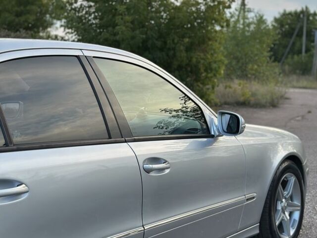 Серый Мерседес Е-Класс, объемом двигателя 2.1 л и пробегом 313 тыс. км за 8000 $, фото 3 на Automoto.ua