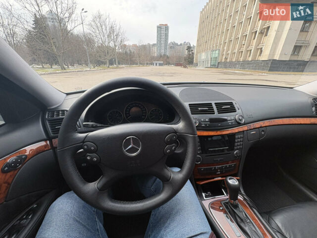 Сірий Мерседес Е-Клас, об'ємом двигуна 3 л та пробігом 98 тис. км за 11000 $, фото 20 на Automoto.ua