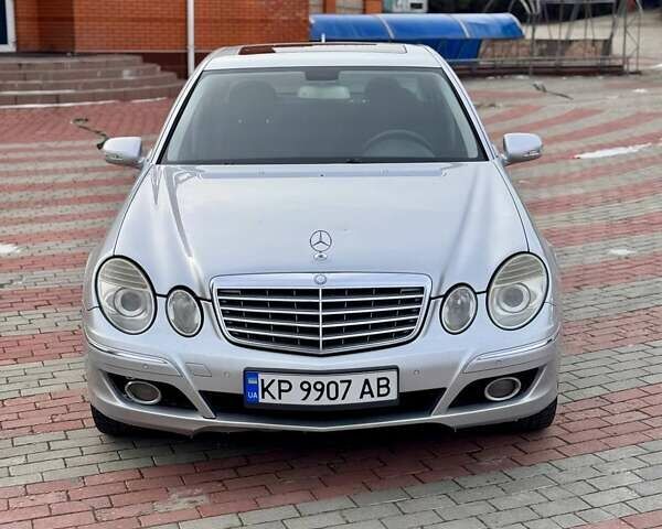 Серый Мерседес Е-Класс, объемом двигателя 2.2 л и пробегом 404 тыс. км за 7350 $, фото 1 на Automoto.ua