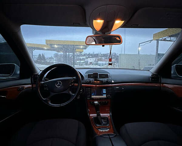 Сірий Мерседес Е-Клас, об'ємом двигуна 2.2 л та пробігом 377 тис. км за 8500 $, фото 22 на Automoto.ua