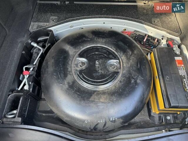 Серый Мерседес Е-Класс, объемом двигателя 1.8 л и пробегом 266 тыс. км за 8800 $, фото 9 на Automoto.ua