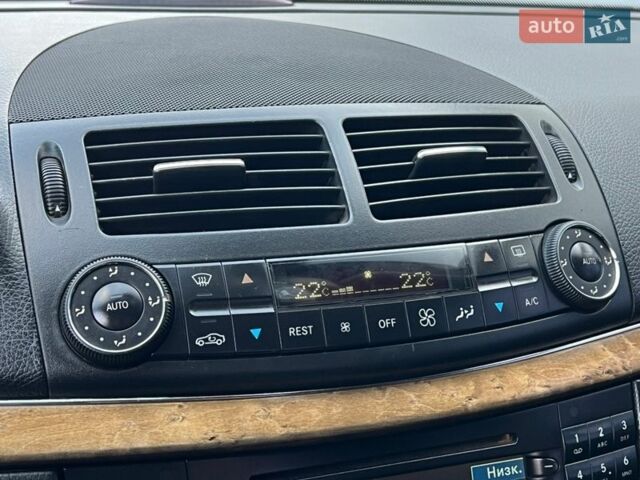 Серый Мерседес Е-Класс, объемом двигателя 2.2 л и пробегом 498 тыс. км за 7999 $, фото 29 на Automoto.ua