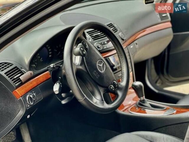 Серый Мерседес Е-Класс, объемом двигателя 2 л и пробегом 250 тыс. км за 7500 $, фото 4 на Automoto.ua