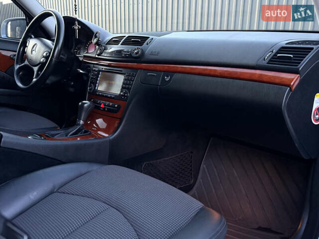 Сірий Мерседес Е-Клас, об'ємом двигуна 2.2 л та пробігом 295 тис. км за 9999 $, фото 46 на Automoto.ua