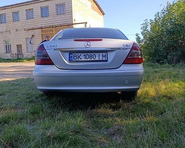 Сірий Мерседес Е-Клас, об'ємом двигуна 2.15 л та пробігом 319 тис. км за 7900 $, фото 5 на Automoto.ua