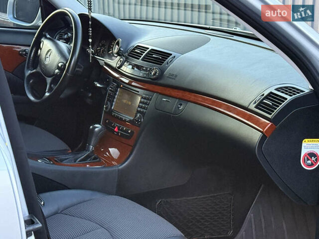 Сірий Мерседес Е-Клас, об'ємом двигуна 2.2 л та пробігом 295 тис. км за 9999 $, фото 44 на Automoto.ua