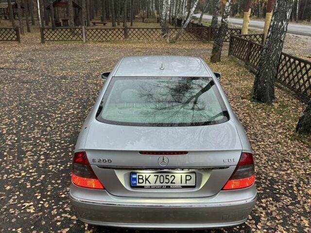 Серый Мерседес Е-Класс, объемом двигателя 2.1 л и пробегом 441 тыс. км за 4300 $, фото 3 на Automoto.ua