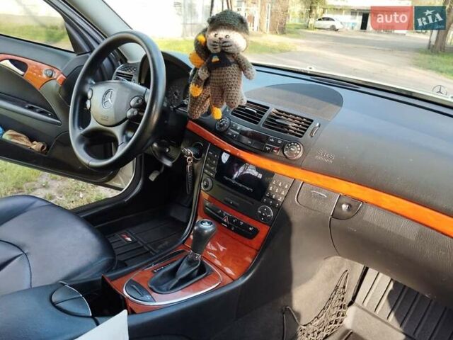 Серый Мерседес Е-Класс, объемом двигателя 2.2 л и пробегом 370 тыс. км за 8700 $, фото 10 на Automoto.ua
