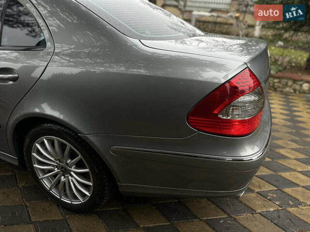 Серый Мерседес Е-Класс, объемом двигателя 3 л и пробегом 370 тыс. км за 8950 $, фото 15 на Automoto.ua