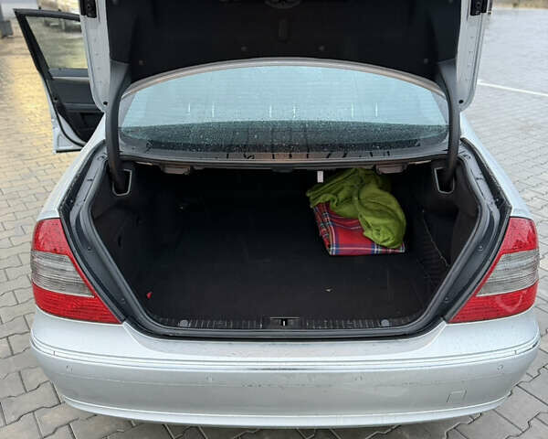 Сірий Мерседес Е-Клас, об'ємом двигуна 2.1 л та пробігом 278 тис. км за 10800 $, фото 8 на Automoto.ua