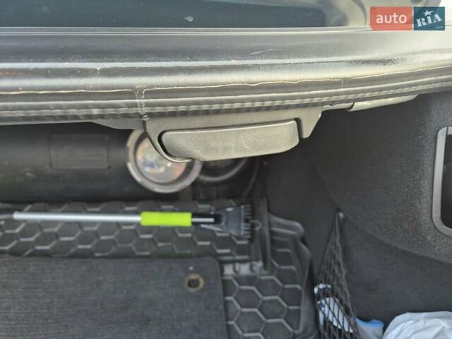 Серый Мерседес Е-Класс, объемом двигателя 1.8 л и пробегом 219 тыс. км за 10500 $, фото 30 на Automoto.ua