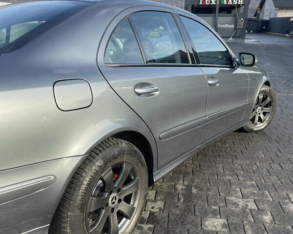 Серый Мерседес Е-Класс, объемом двигателя 2.15 л и пробегом 249 тыс. км за 13100 $, фото 20 на Automoto.ua