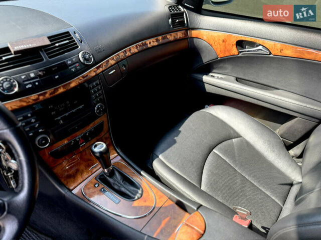 Мерседес Е-Клас 2008 у Києві на Automoto.ua Сірий Мерседес Е-Клас, об'ємом двигуна 2.2 л та пробігом 337 тис. км за 9600 $, фото 14 на Automoto.ua