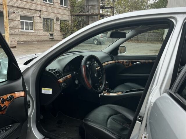 Мерседес Е-Клас 2008 у Львові на Automoto.ua Сірий Мерседес Е-Клас, об'ємом двигуна 3.2 л та пробігом 360 тис. км за 5200 $, фото 6 на Automoto.ua