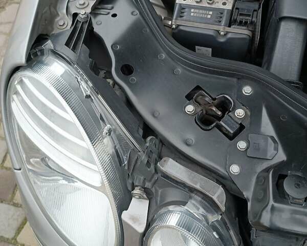 Серый Мерседес Е-Класс, объемом двигателя 2.15 л и пробегом 259 тыс. км за 10400 $, фото 26 на Automoto.ua