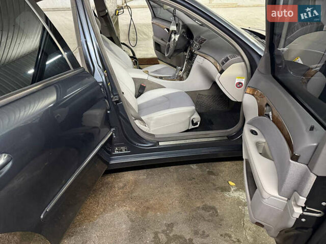 Сірий Мерседес Е-Клас, об'ємом двигуна 2.15 л та пробігом 339 тис. км за 9550 $, фото 15 на Automoto.ua