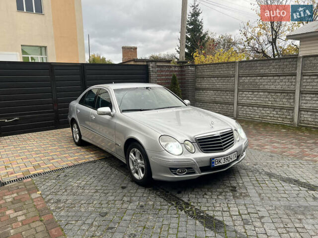 Мерседес Е-Клас 2008 у Костополе на Automoto.ua Сірий Мерседес Е-Клас, об'ємом двигуна 3 л та пробігом 295 тис. км за 11000 $, фото 2 на Automoto.ua