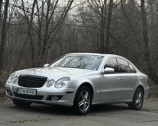 Серый Мерседес Е-Класс, объемом двигателя 2.2 л и пробегом 250 тыс. км за 9500 $, фото 1 на Automoto.ua