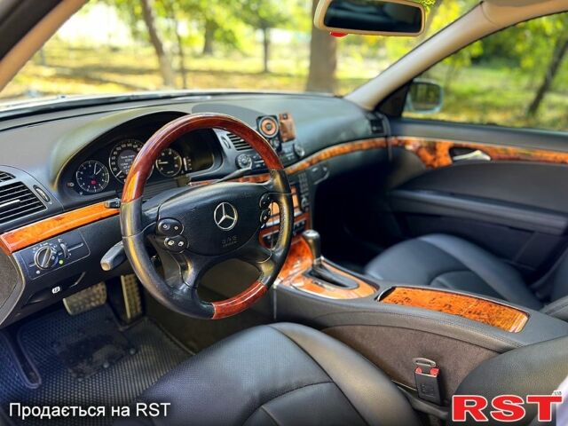 Серый Мерседес Е-Класс, объемом двигателя 2.1 л и пробегом 345 тыс. км за 11300 $, фото 6 на Automoto.ua