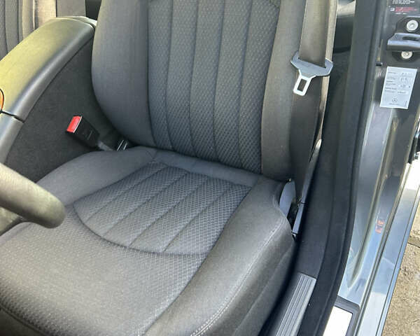 Серый Мерседес Е-Класс, объемом двигателя 2.15 л и пробегом 249 тыс. км за 13100 $, фото 52 на Automoto.ua