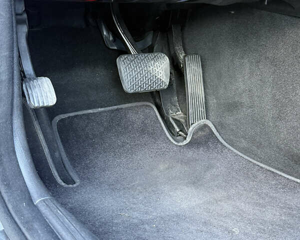 Серый Мерседес Е-Класс, объемом двигателя 3 л и пробегом 240 тыс. км за 15000 $, фото 12 на Automoto.ua