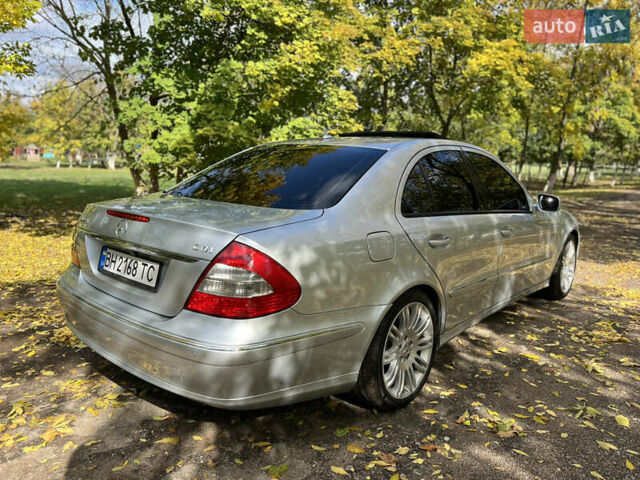 Серый Мерседес Е-Класс, объемом двигателя 2.2 л и пробегом 345 тыс. км за 11300 $, фото 3 на Automoto.ua