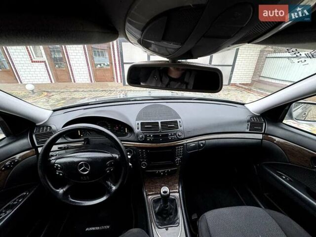 Серый Мерседес Е-Класс, объемом двигателя 2.2 л и пробегом 161 тыс. км за 9599 $, фото 12 на Automoto.ua