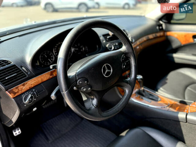 Мерседес Е-Клас 2008 у Києві на Automoto.ua Сірий Мерседес Е-Клас, об'ємом двигуна 2.2 л та пробігом 337 тис. км за 9600 $, фото 11 на Automoto.ua