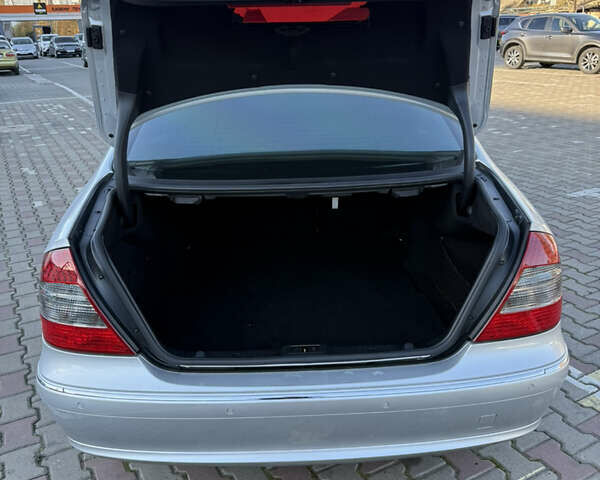 Серый Мерседес Е-Класс, объемом двигателя 3 л и пробегом 240 тыс. км за 15000 $, фото 17 на Automoto.ua