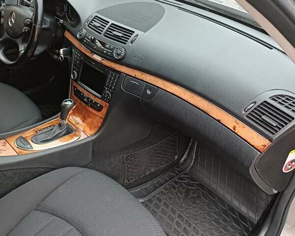 Серый Мерседес Е-Класс, объемом двигателя 2.15 л и пробегом 259 тыс. км за 10400 $, фото 12 на Automoto.ua