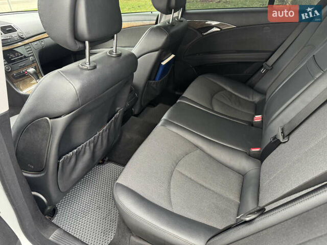Сірий Мерседес Е-Клас, об'ємом двигуна 2.2 л та пробігом 253 тис. км за 8700 $, фото 16 на Automoto.ua