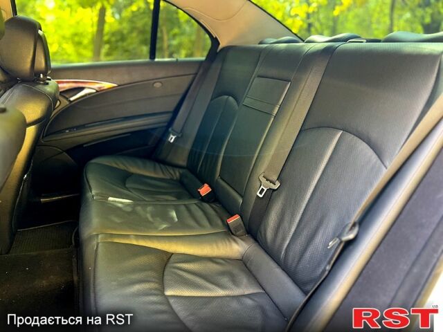 Серый Мерседес Е-Класс, объемом двигателя 2.1 л и пробегом 345 тыс. км за 11500 $, фото 5 на Automoto.ua