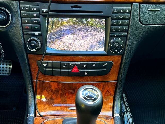 Серый Мерседес Е-Класс, объемом двигателя 2.1 л и пробегом 345 тыс. км за 11500 $, фото 7 на Automoto.ua