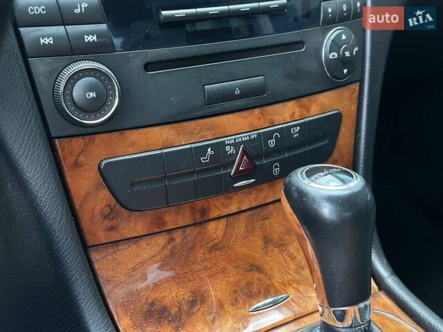 Сірий Мерседес Е-Клас, об'ємом двигуна 2.1 л та пробігом 338 тис. км за 10500 $, фото 29 на Automoto.ua