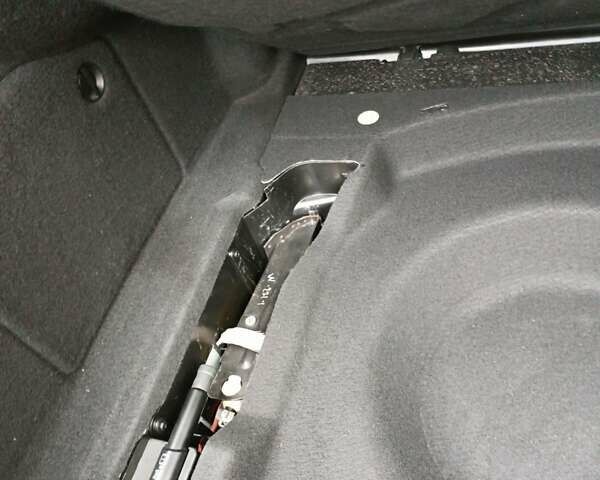 Серый Мерседес Е-Класс, объемом двигателя 2.15 л и пробегом 259 тыс. км за 10400 $, фото 40 на Automoto.ua