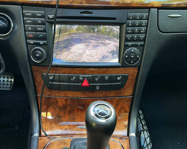 Серый Мерседес Е-Класс, объемом двигателя 2.2 л и пробегом 345 тыс. км за 11300 $, фото 11 на Automoto.ua