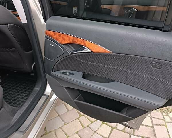 Серый Мерседес Е-Класс, объемом двигателя 2.15 л и пробегом 259 тыс. км за 10400 $, фото 59 на Automoto.ua