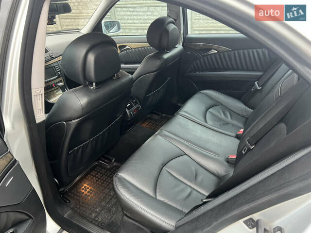 Мерседес Е-Клас 2008 у Костополе на Automoto.ua Сірий Мерседес Е-Клас, об'ємом двигуна 3 л та пробігом 295 тис. км за 11000 $, фото 13 на Automoto.ua