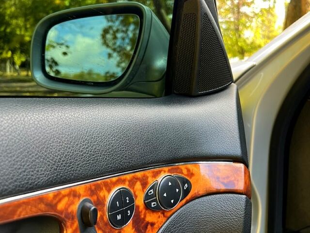 Серый Мерседес Е-Класс, объемом двигателя 2.1 л и пробегом 345 тыс. км за 11500 $, фото 4 на Automoto.ua