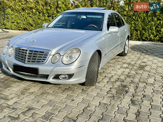 Серый Мерседес Е-Класс, объемом двигателя 2.1 л и пробегом 366 тыс. км за 11000 $, фото 1 на Automoto.ua