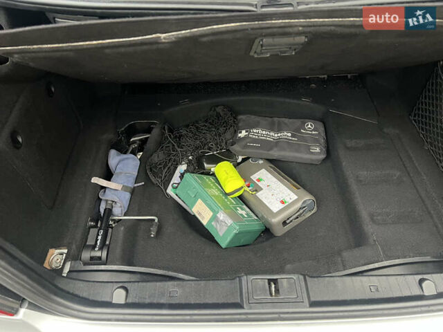 Мерседес Е-Клас 2008 у Костополе на Automoto.ua Сірий Мерседес Е-Клас, об'ємом двигуна 3 л та пробігом 295 тис. км за 11000 $, фото 16 на Automoto.ua
