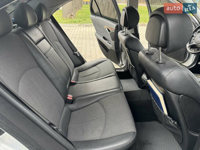 Сірий Мерседес Е-Клас, об'ємом двигуна 2.2 л та пробігом 253 тис. км за 8700 $, фото 15 на Automoto.ua