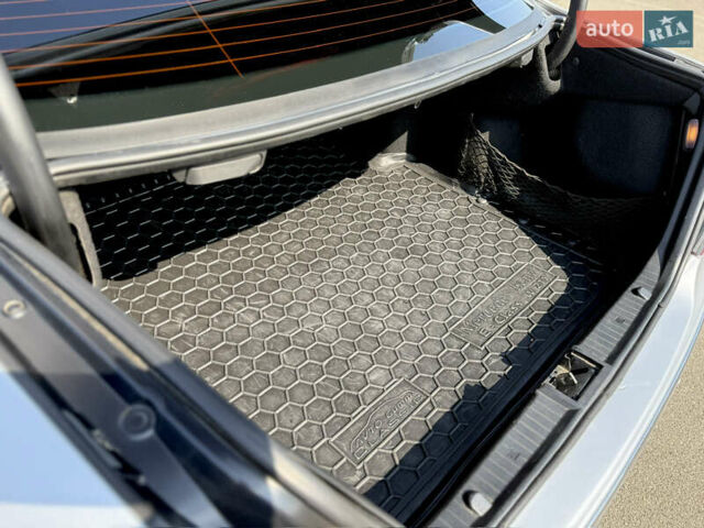 Мерседес Е-Клас 2008 у Києві на Automoto.ua Сірий Мерседес Е-Клас, об'ємом двигуна 2.2 л та пробігом 337 тис. км за 9600 $, фото 16 на Automoto.ua