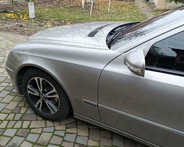 Серый Мерседес Е-Класс, объемом двигателя 2.15 л и пробегом 259 тыс. км за 10400 $, фото 4 на Automoto.ua