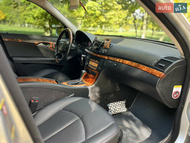 Серый Мерседес Е-Класс, объемом двигателя 2.2 л и пробегом 345 тыс. км за 11300 $, фото 9 на Automoto.ua