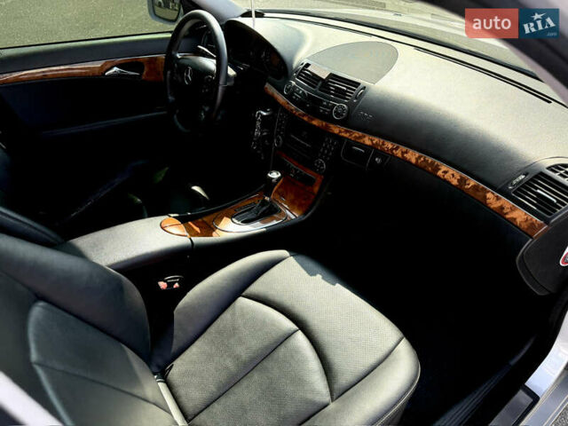 Мерседес Е-Клас 2008 у Києві на Automoto.ua Сірий Мерседес Е-Клас, об'ємом двигуна 2.2 л та пробігом 337 тис. км за 9600 $, фото 13 на Automoto.ua